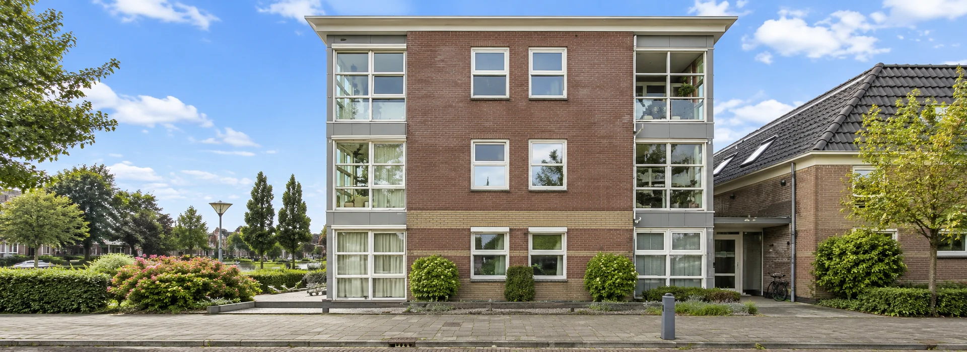 Appartementencomplex Kanaalzicht Op Hoogte Wonen